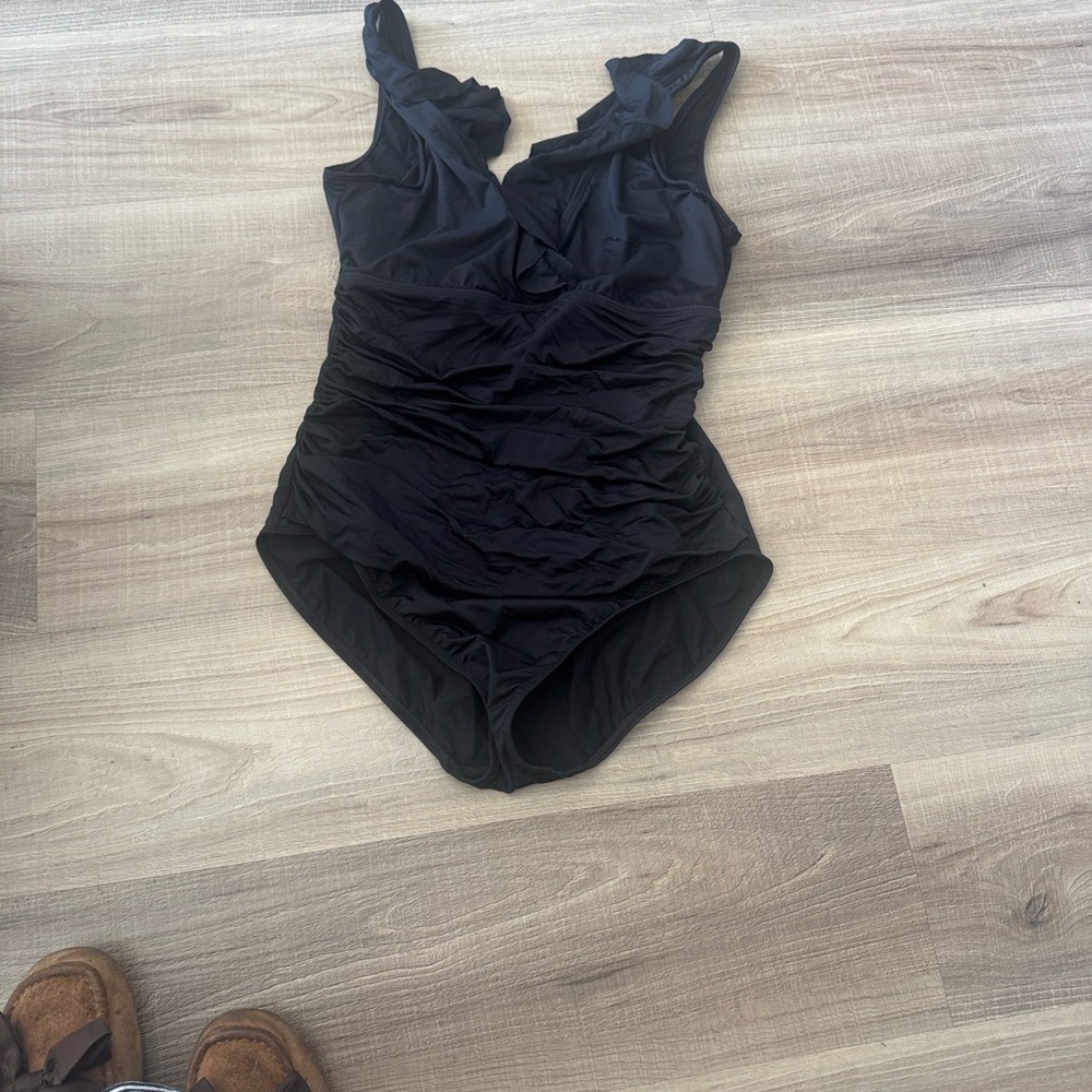 Ralph Lauren Ruffle swim. - Picture 2 of 2
